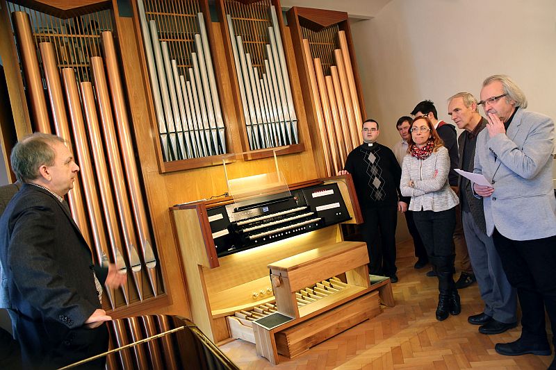 koncertný organ ukrýva 2800 píšaťal