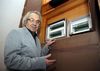 riaditeľ Buraš pri elektronickom srdci organa