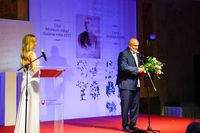 Riaditeľ múzea PhDr. Róbert Pollák po prevzatí ocenenia