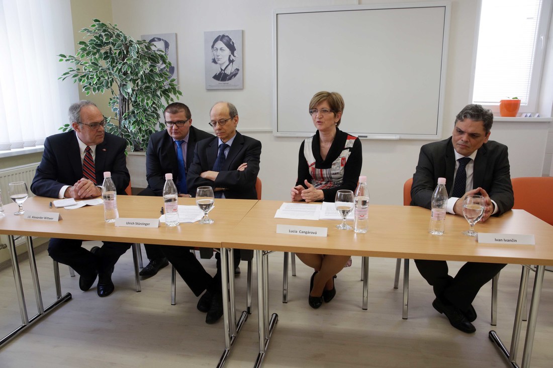Z ľava J.E. Alexander Wittwer, Ulrich Stürzinger, Lucia Cangárová, Ivan Ivančin