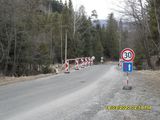Spadnuté zábradlie na moste pred Úhornou